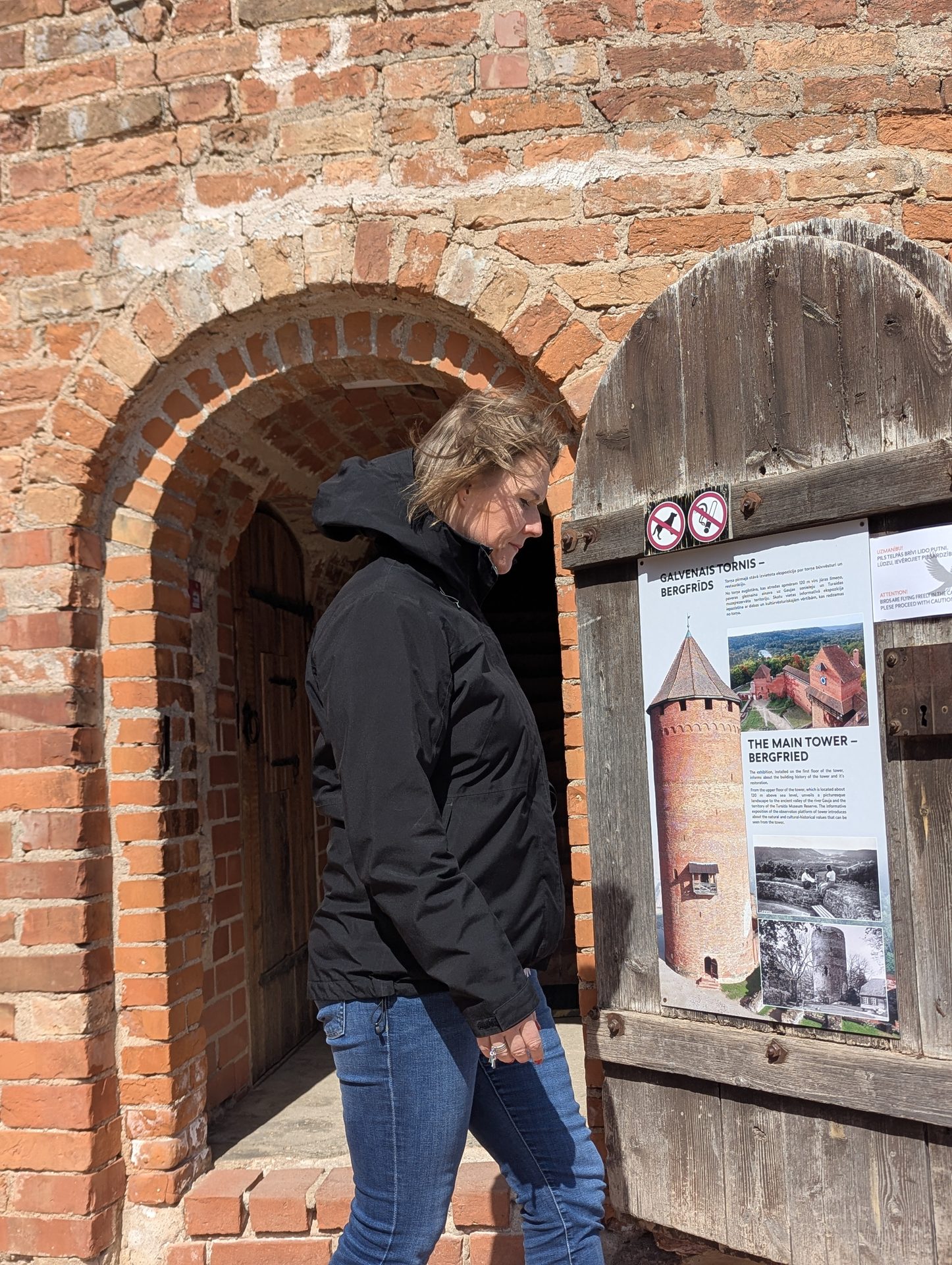 Last stretch of the Krimulda walking trail at the brick gateway